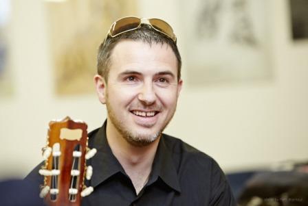Italský zpěvák a kytarista Claudio Allavena