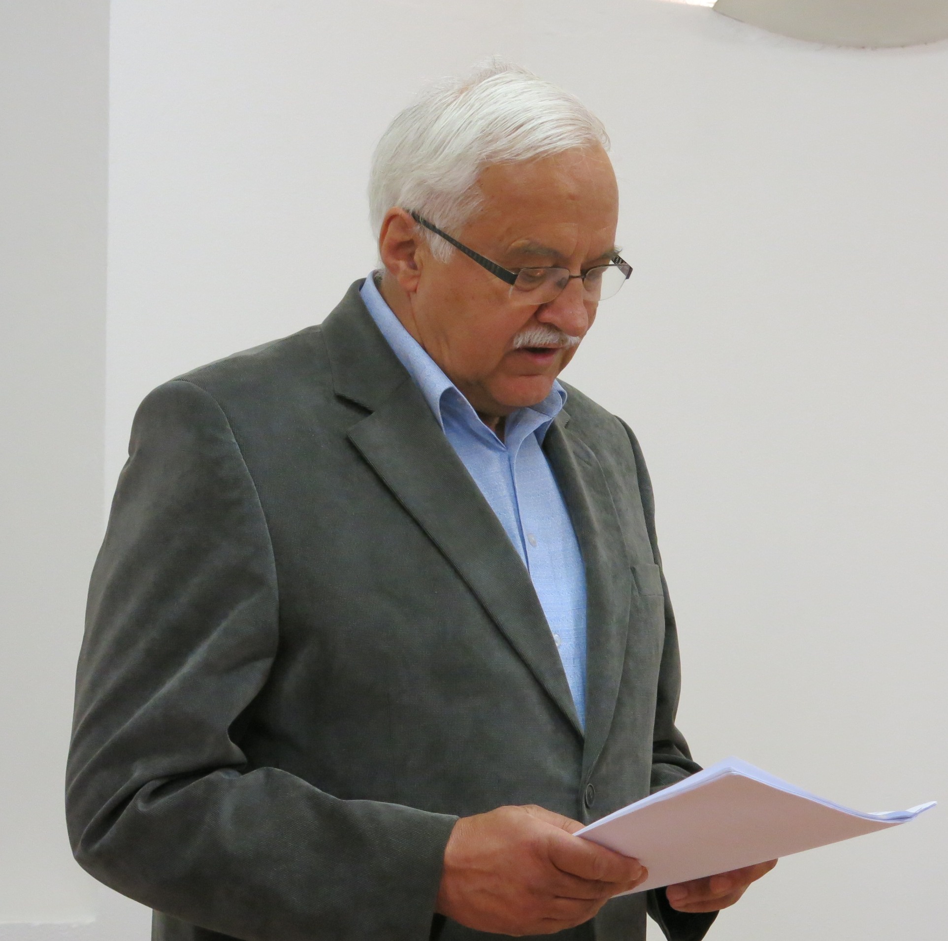 Host MuDr. B. Ždichynec
