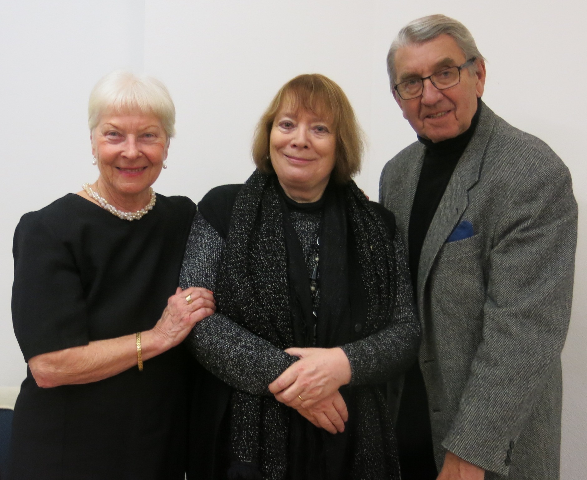01 M. Ehlová O.Nytrová a J. Klem v Karlíně