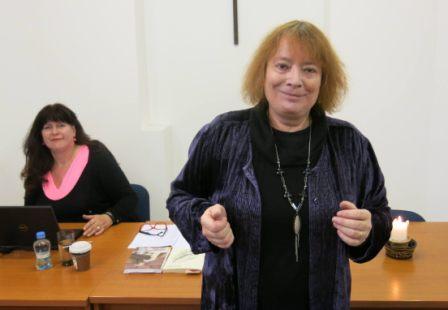 01 O.Nytrova predstavuje M.Hlasivcovou