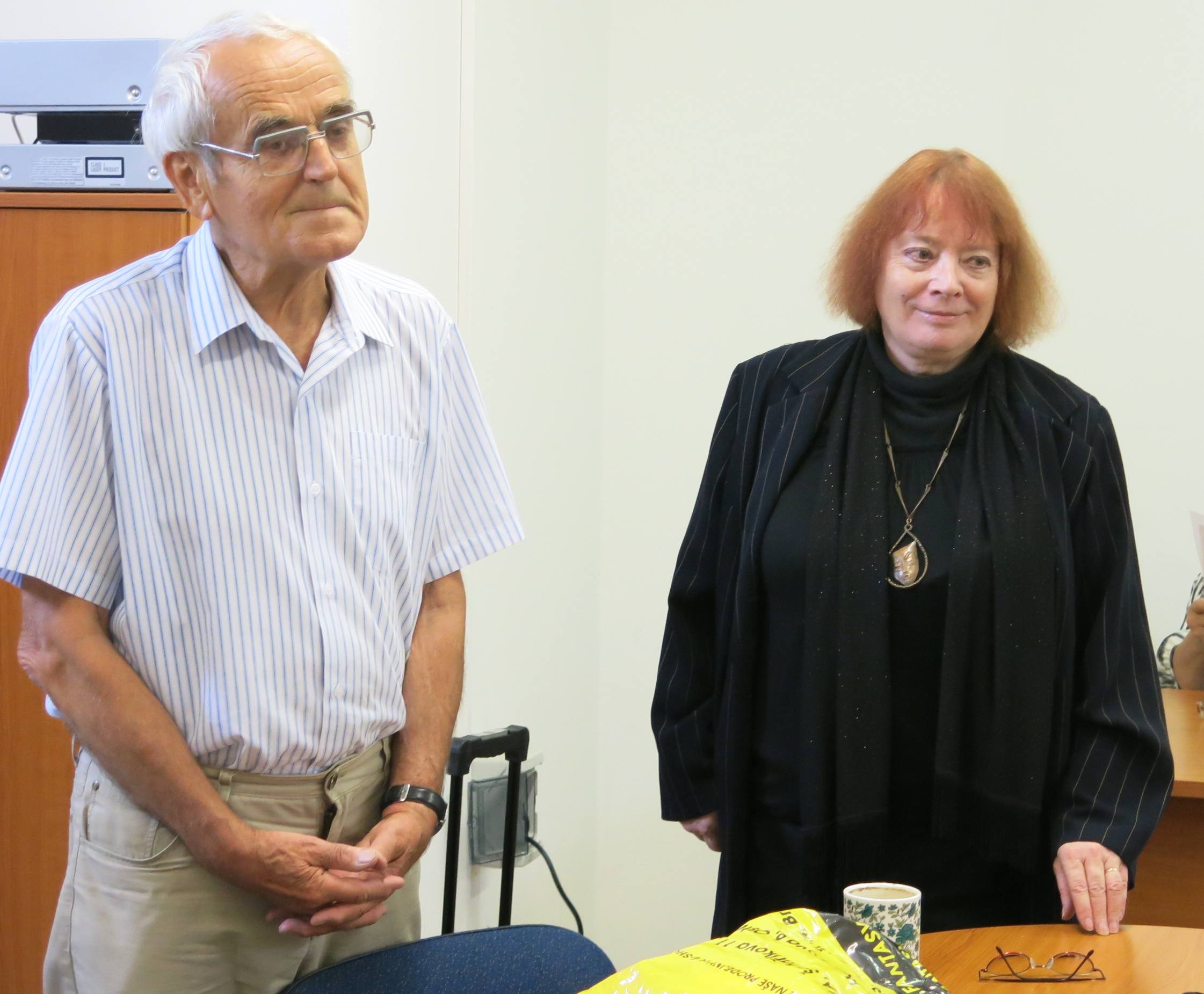 01 O. Nytrová představuje Č. Holečka, který vystoupí v září