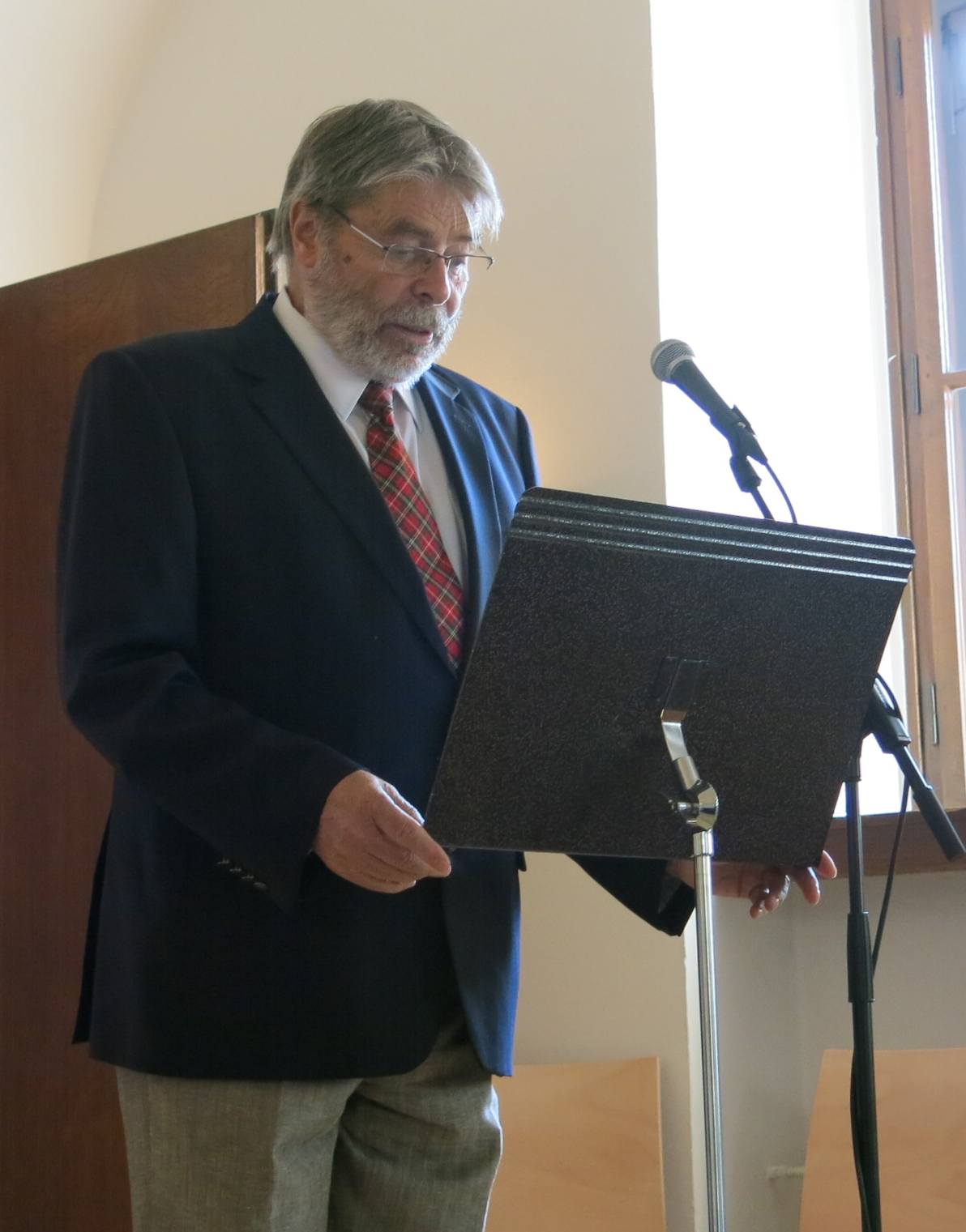 02 Dr.Radim Uzel moderuje