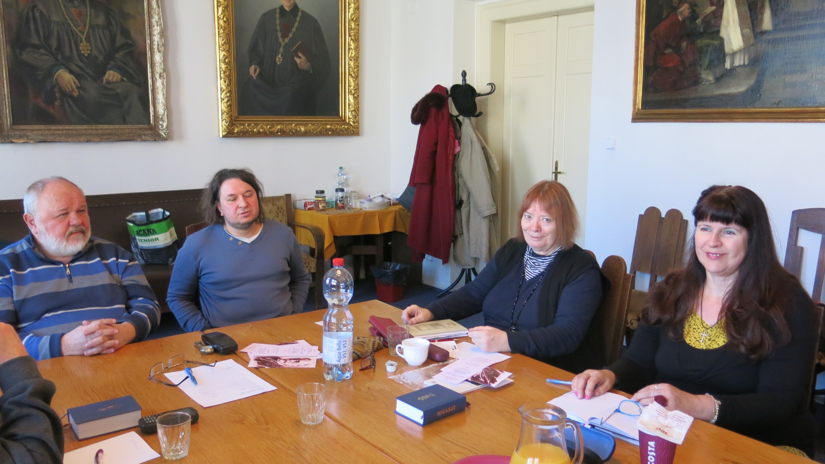 Zleva dr. Kovalčik, Mgr. M.Jindra, dr. O.Nytrová, dr. M. Hlasivcová