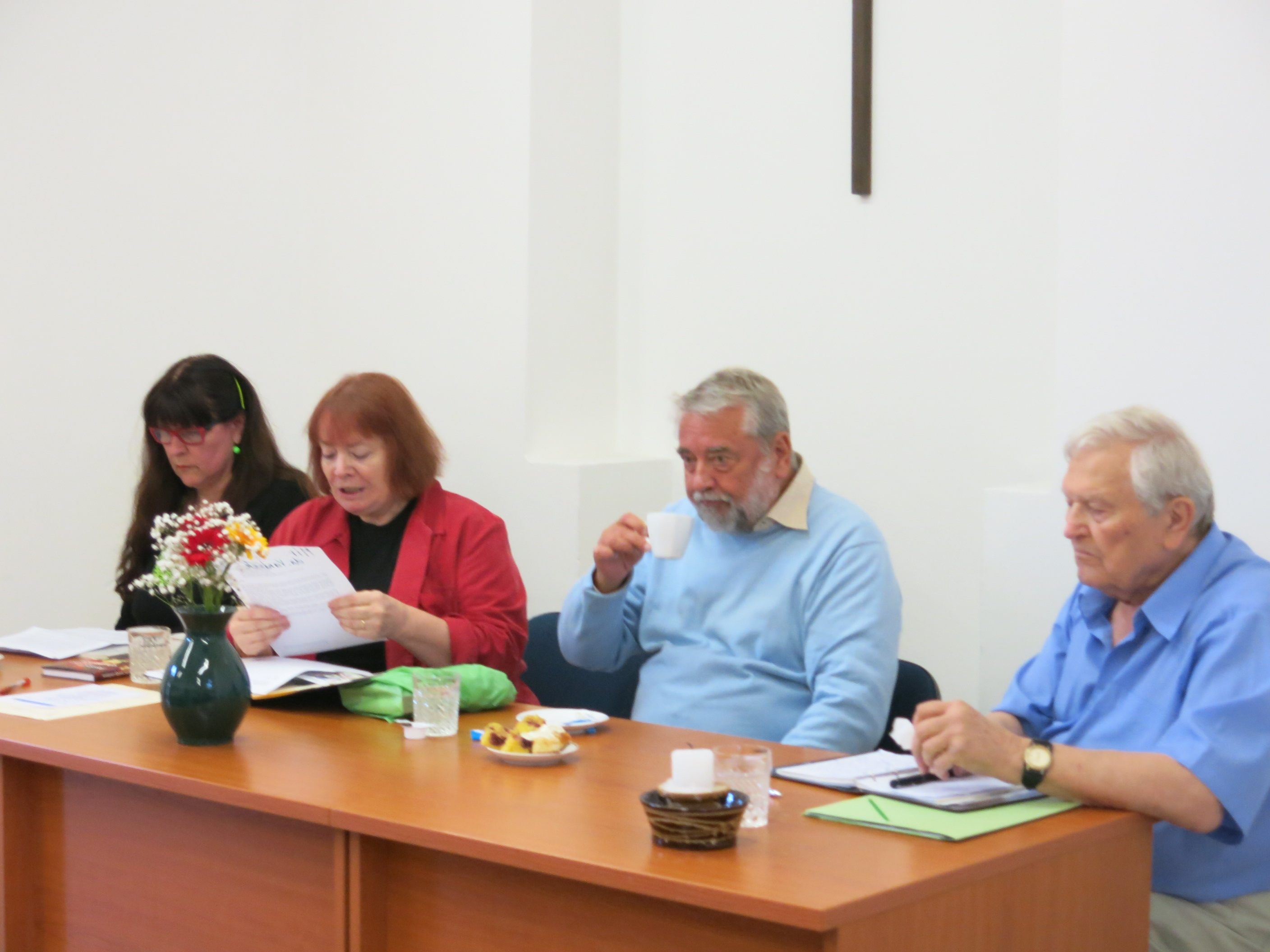 02 O.Nytrová čte příspěvek nepřítomného dr. Vaníčka