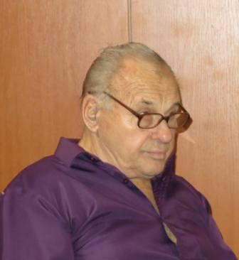 07 Divak si zapisuje informace o historii Spanelska