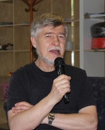 Básník a psychiatr klade otázky sfinze