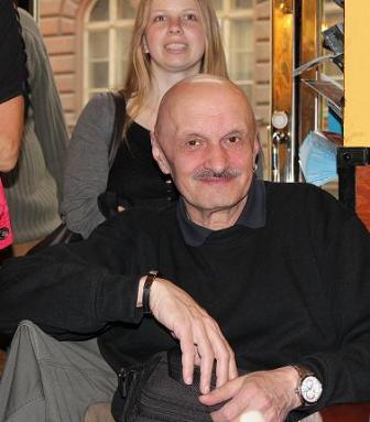 Vašek Vašák naslouchající