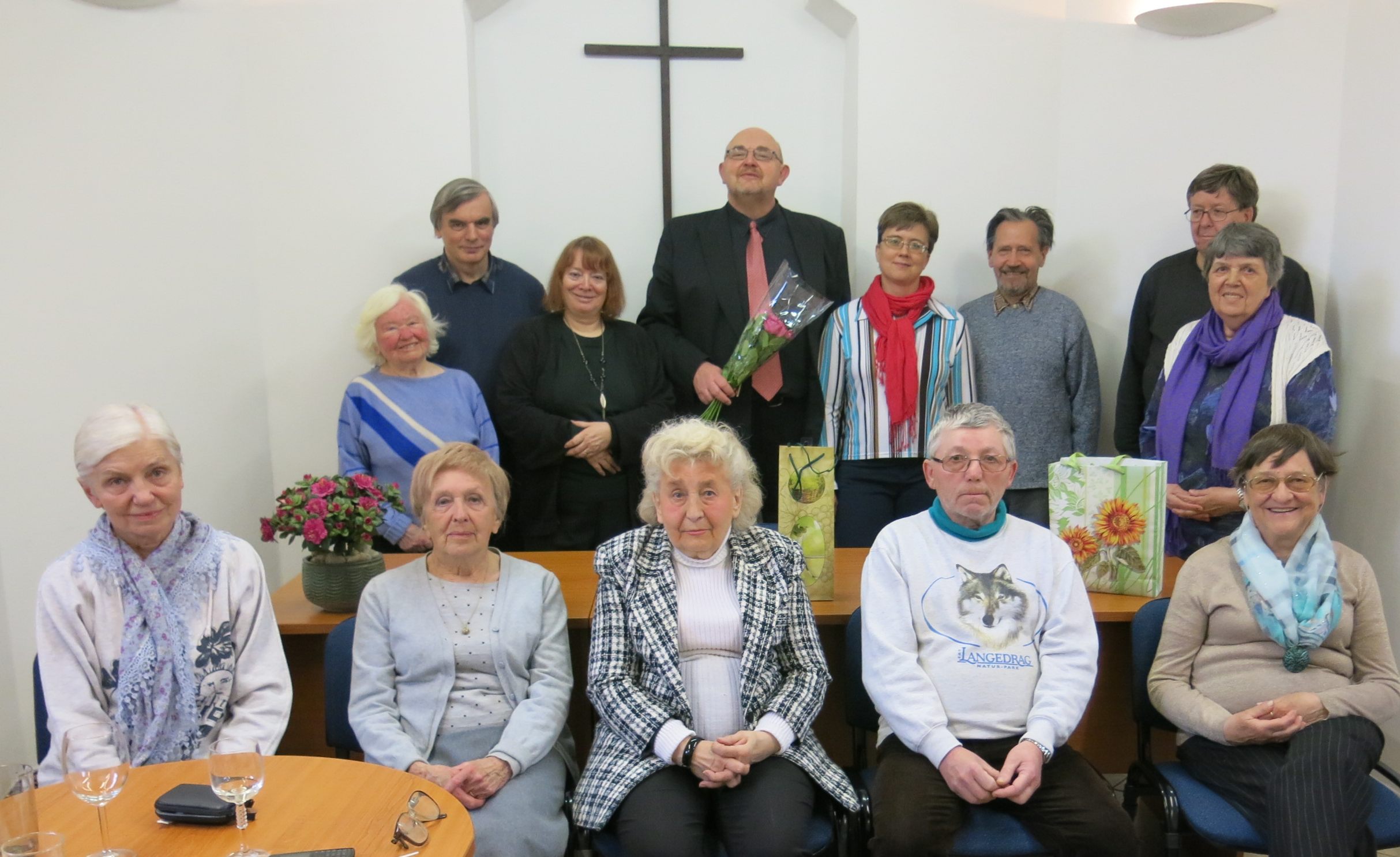 14 Oslavující skupinka NO Karlín