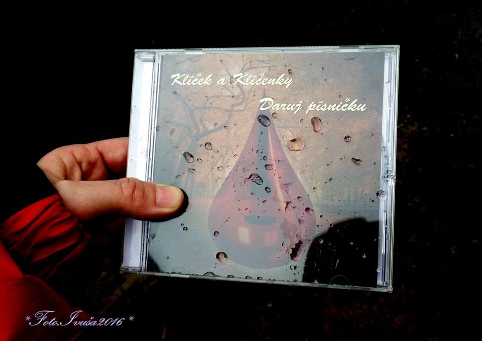 CD se křtilo dětským šampaňským Rychlé špunty