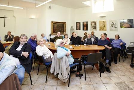 Promítání fotografií z Hrabalova života