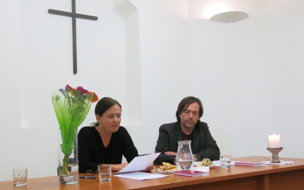 Ukázky z knihy recitují Dana Černá a Vilém Udatný