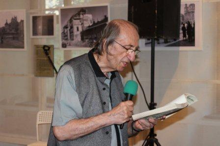 Večerem provázel a z tvorby autorů četl Miroslav Kovářík