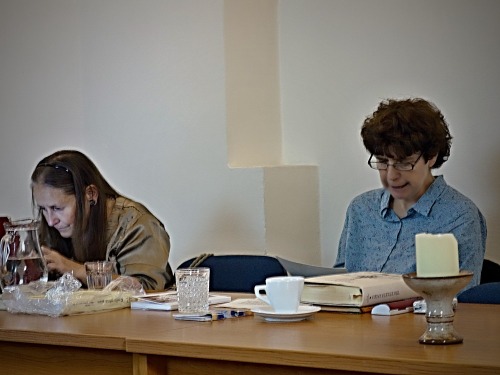 05 PhDr. Františka Vrbenská vlevo a Květa Salmonová vpravoz