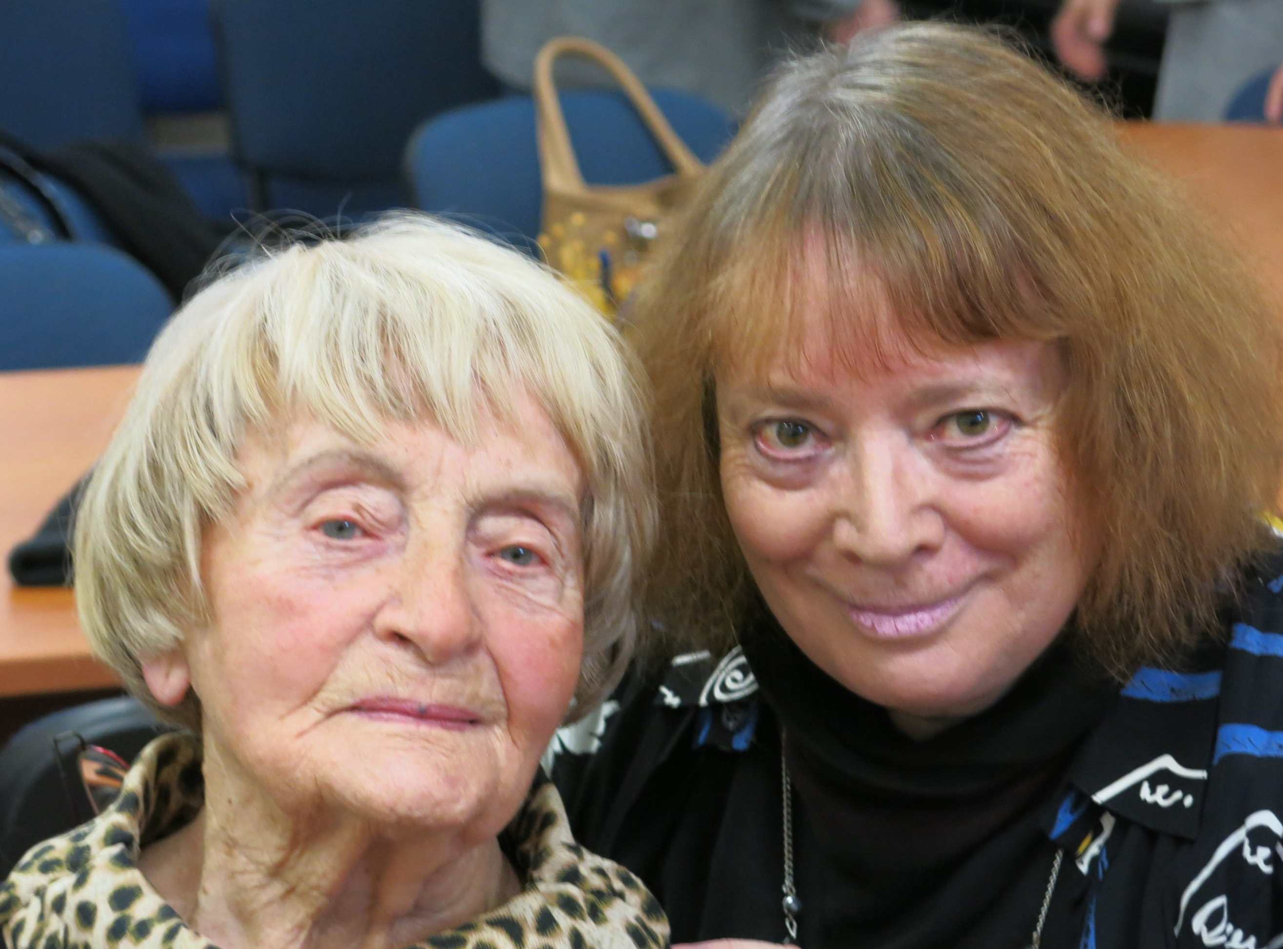 sestra Helena Pechlátová a Olga Nytrová