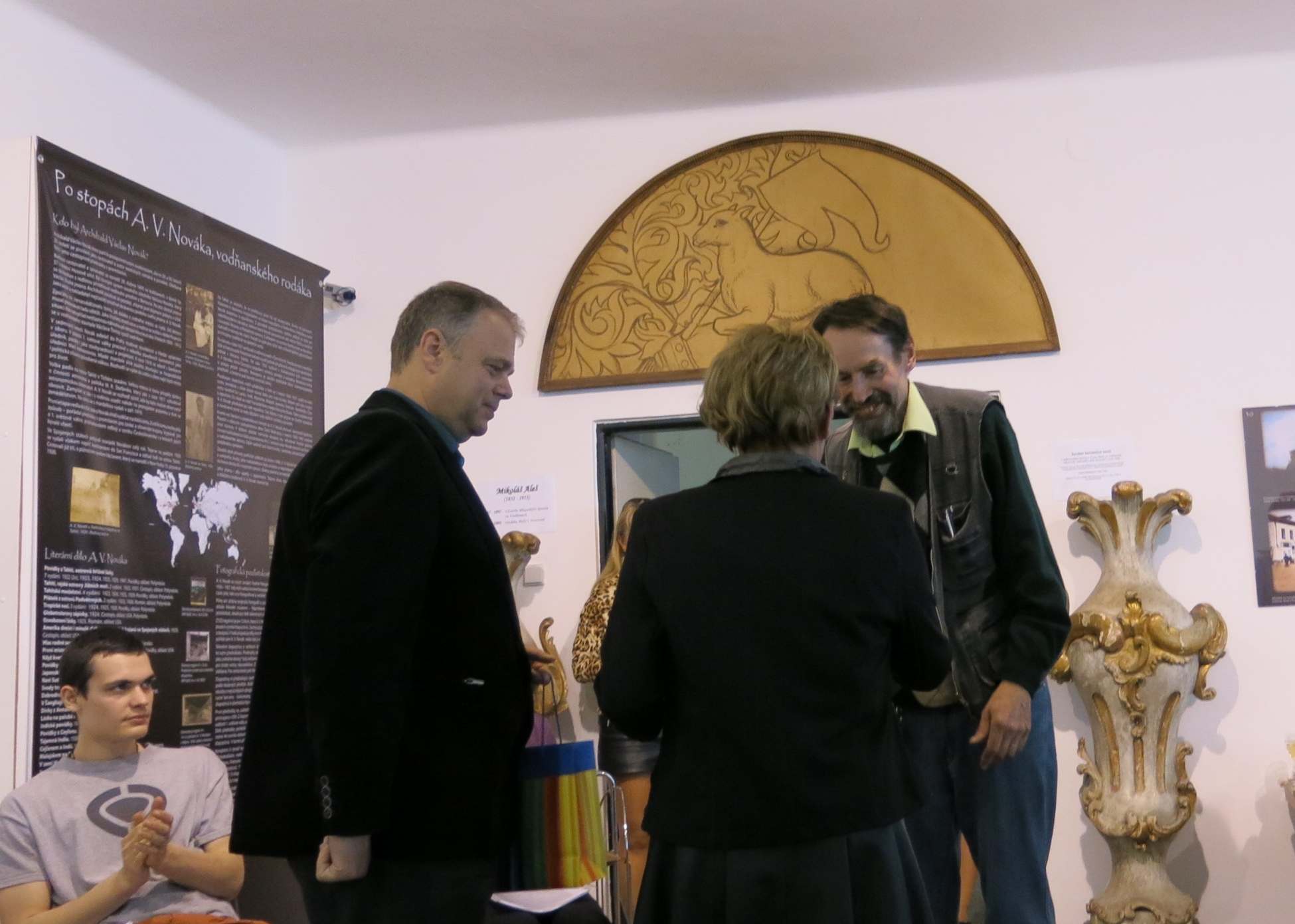 Laureát Jan Bauer přebírá cenu