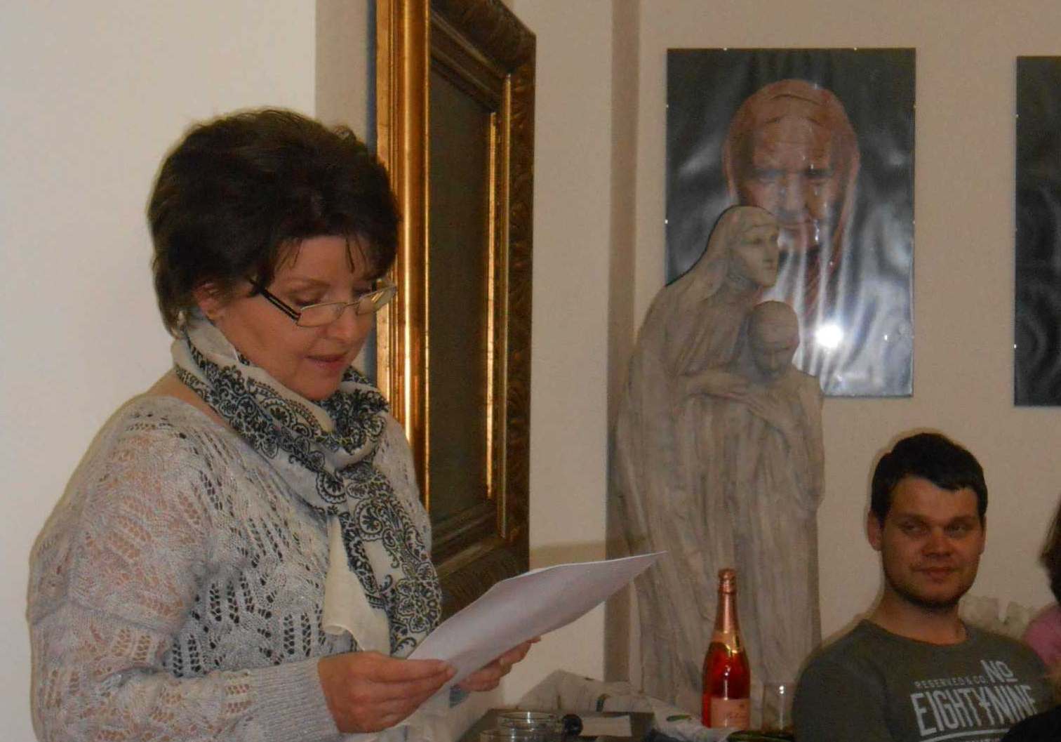Z poezie čte herečka Marta Hrachovinová